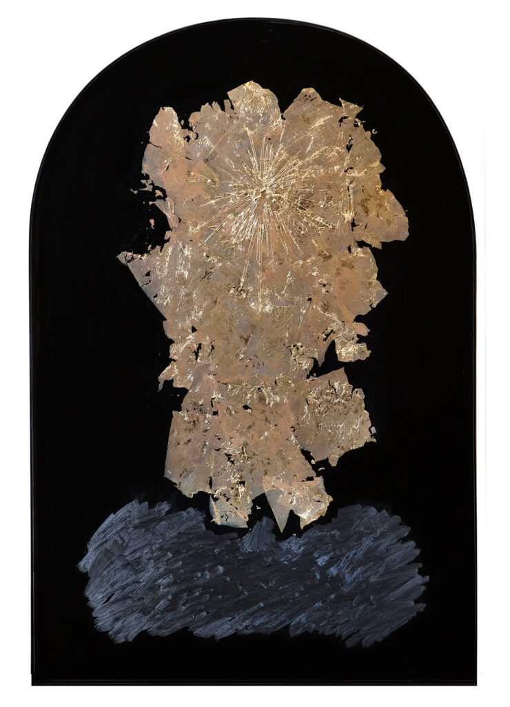 Opera di Filippo Cigni, La Melanconia del Sole V, su plexiglass nero e foglia oro, 110x75 cm, Galleria La Fonderia