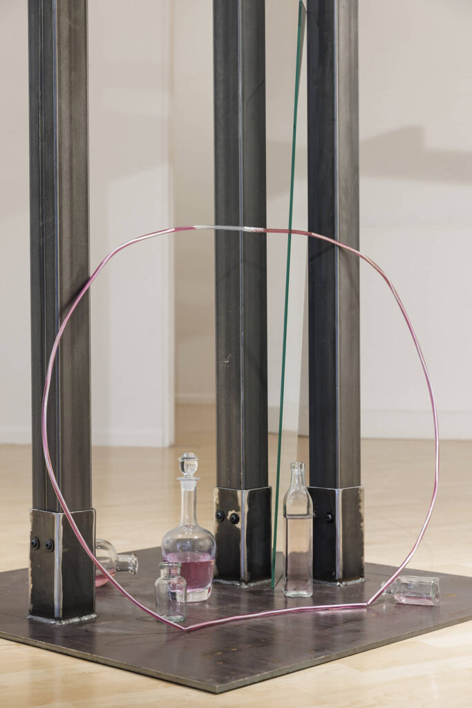 Filippo Cigni, Le Ragioni dello Spirito (Golgota), ferro, spirito, vetro; installazione; Galleria La Fonderia